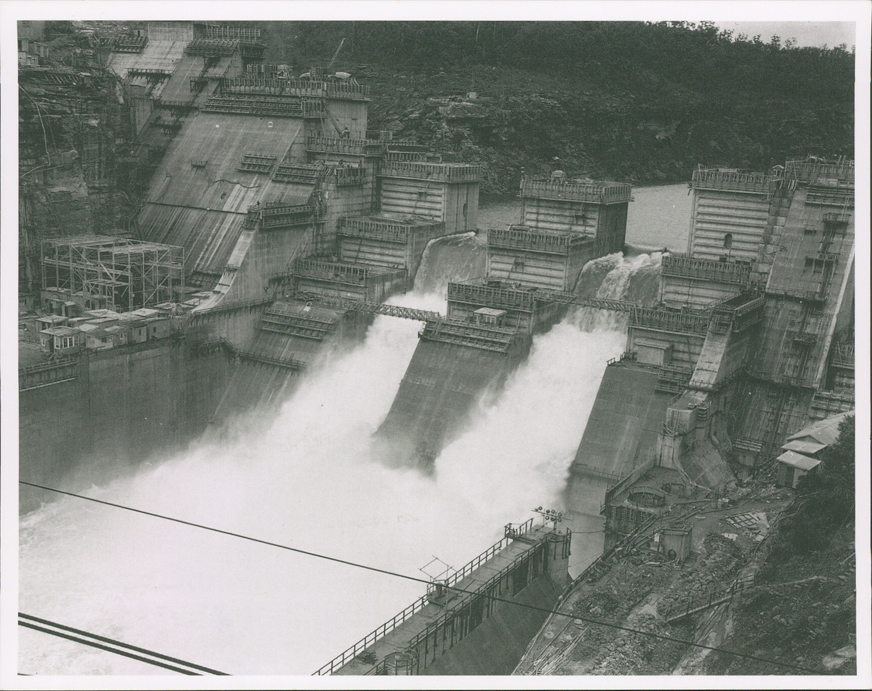 Warragamba Dam nearing completion